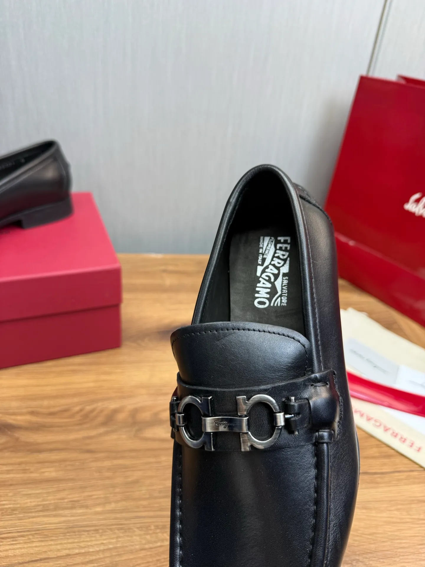 Men's shoes 💰760💰 Ferragamo. [Ferragamo] Men's Loaf leather shoes, the latest hot style, 1:1 original purchase quality, top quality, imported open-edge beaded cowhide leather on the upper, hand-made three-dimensional stitching highlights the round toe design, the inner feet are made of imported cowhide, with original wear-resistant rubber outsole, matching code 39-44, (38, 45 custom-made, non-refundable)